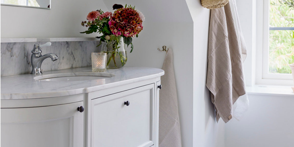 Klassiske Baderomsmobler () Klassiske Baderomsmobler