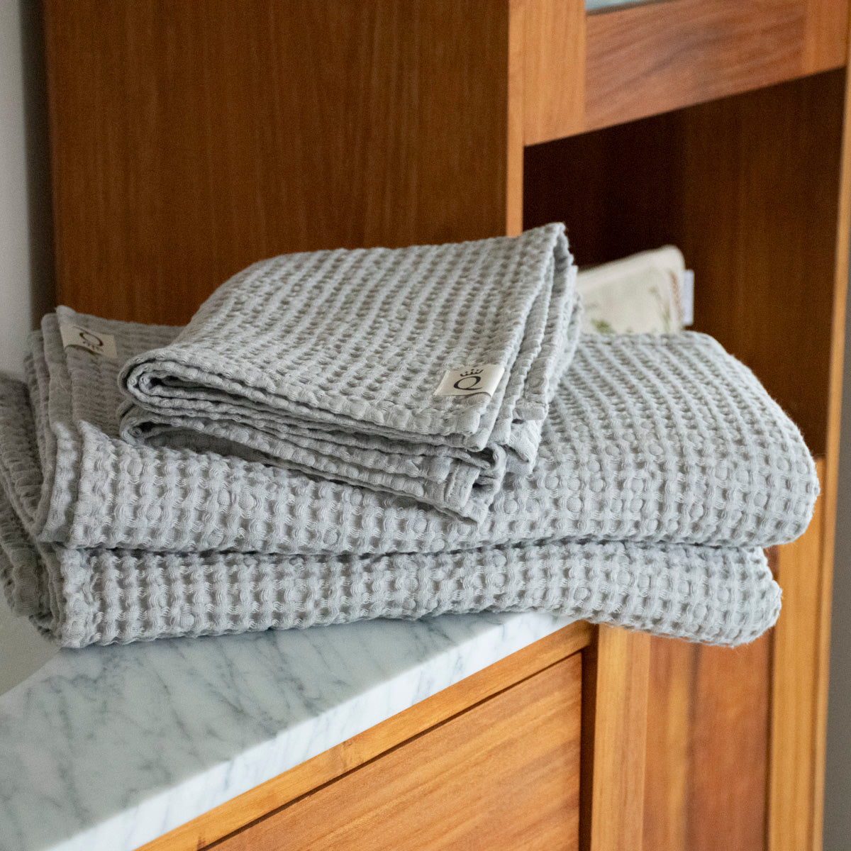 Vaffelhåndklæde Sandhammaren lysegrå 50x70