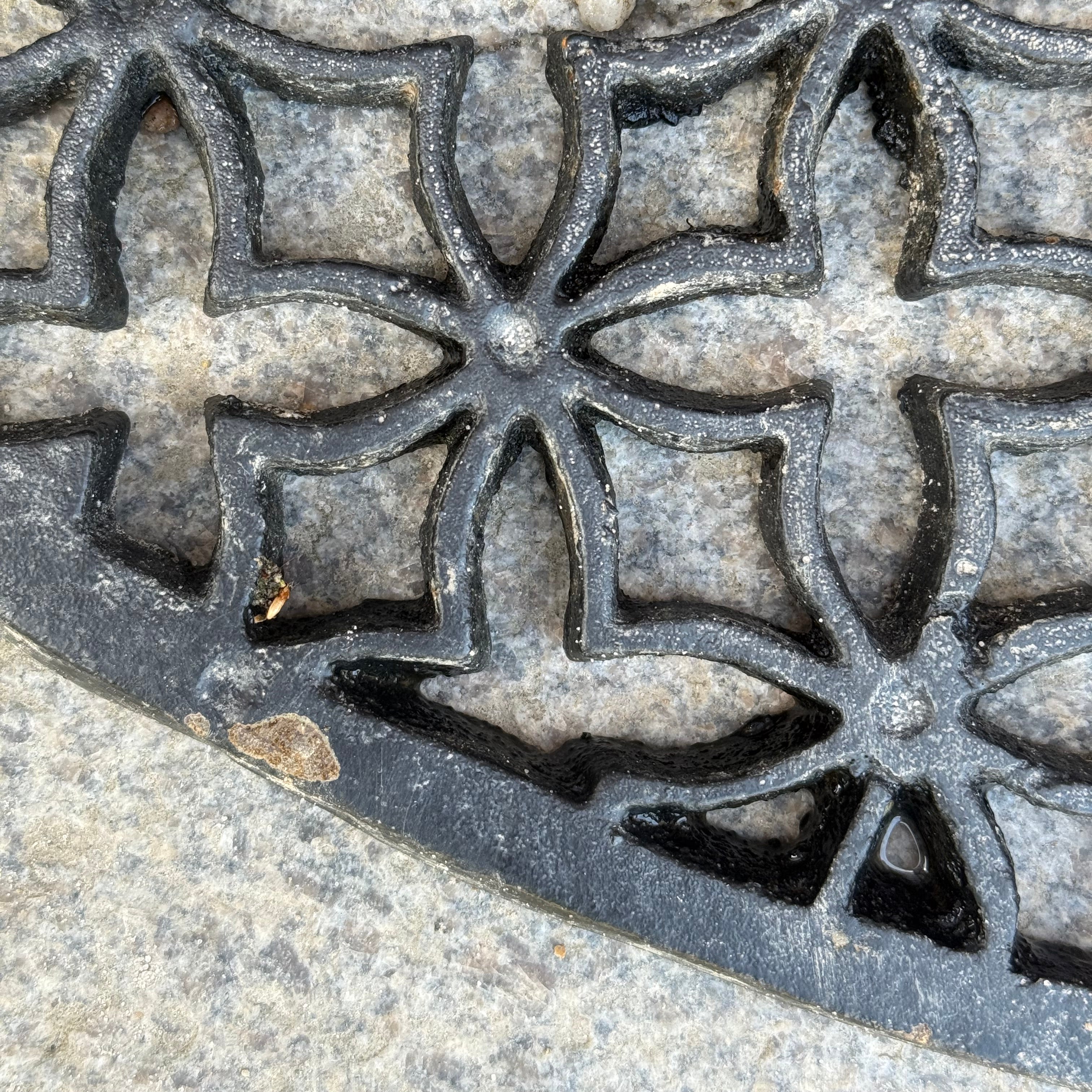 Fotskrapa gjutjärn halvmåne