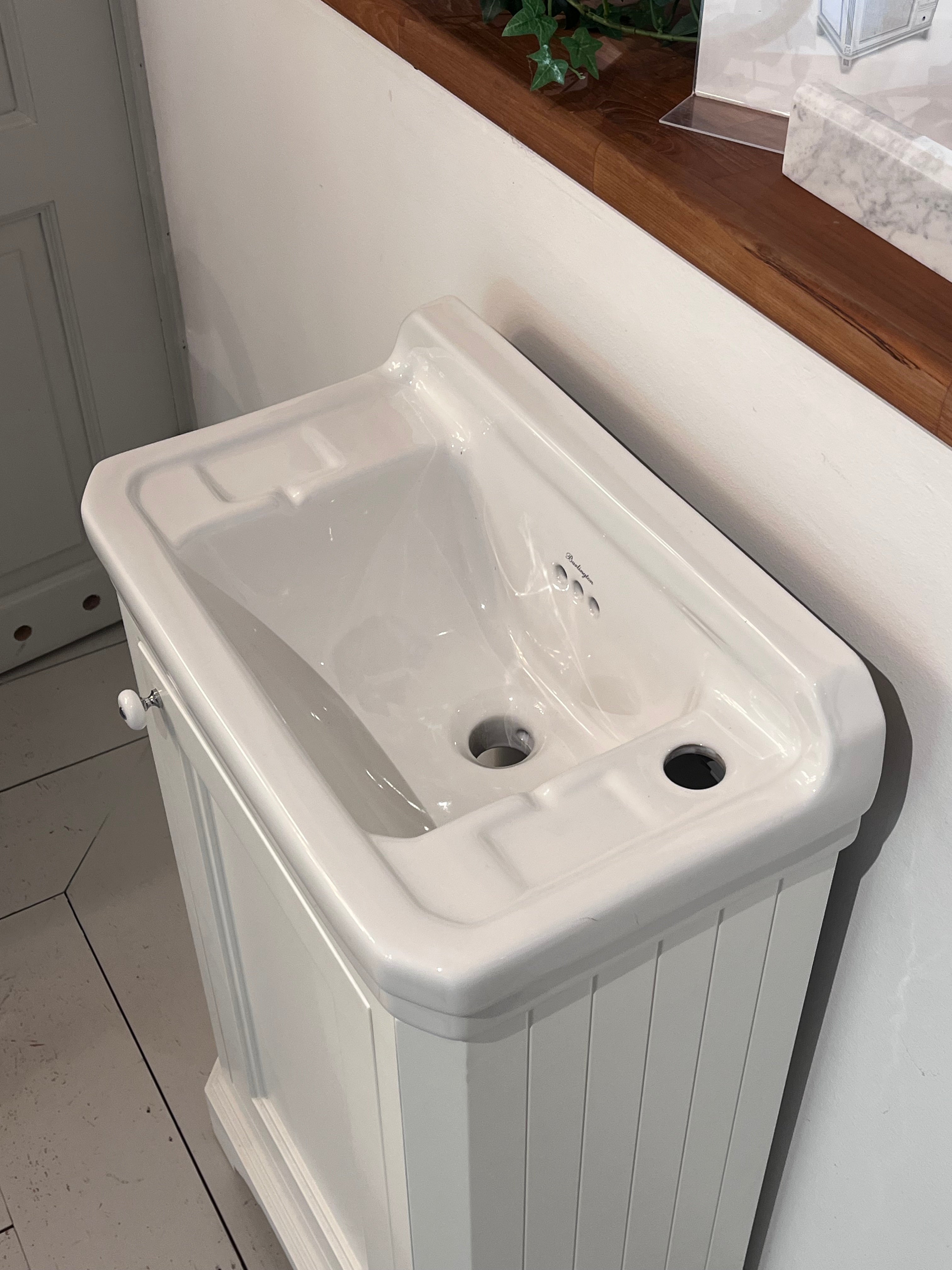 Liten kommod Burlington Edwardian vit (utställningsexemplar)