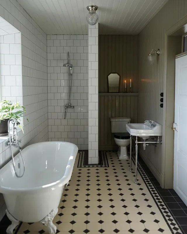 Palace badkar 154 cm med tassar