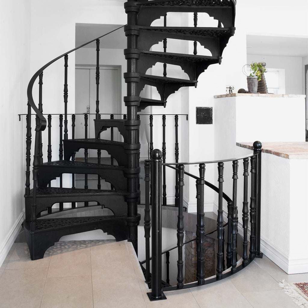 Måttanpassad spiraltrappa i stål