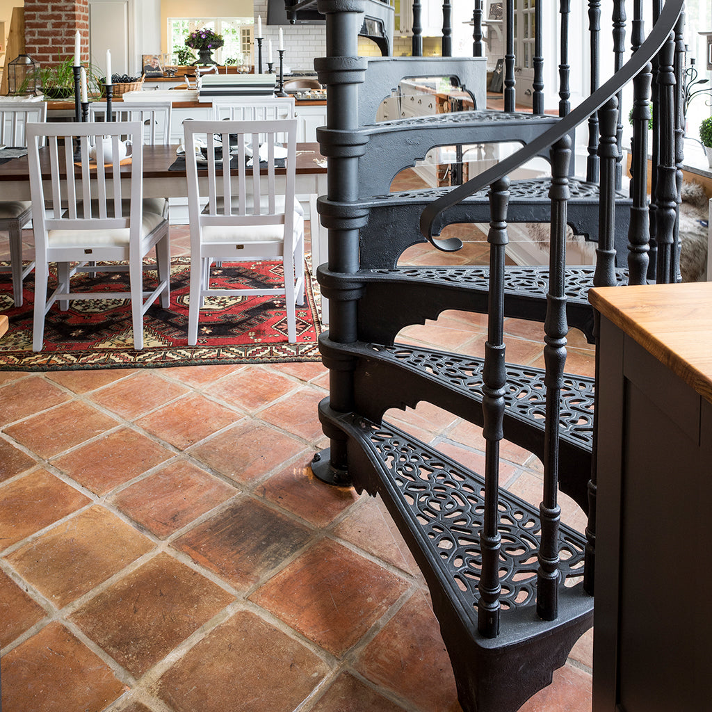 Måttanpassad spiraltrappa i stål