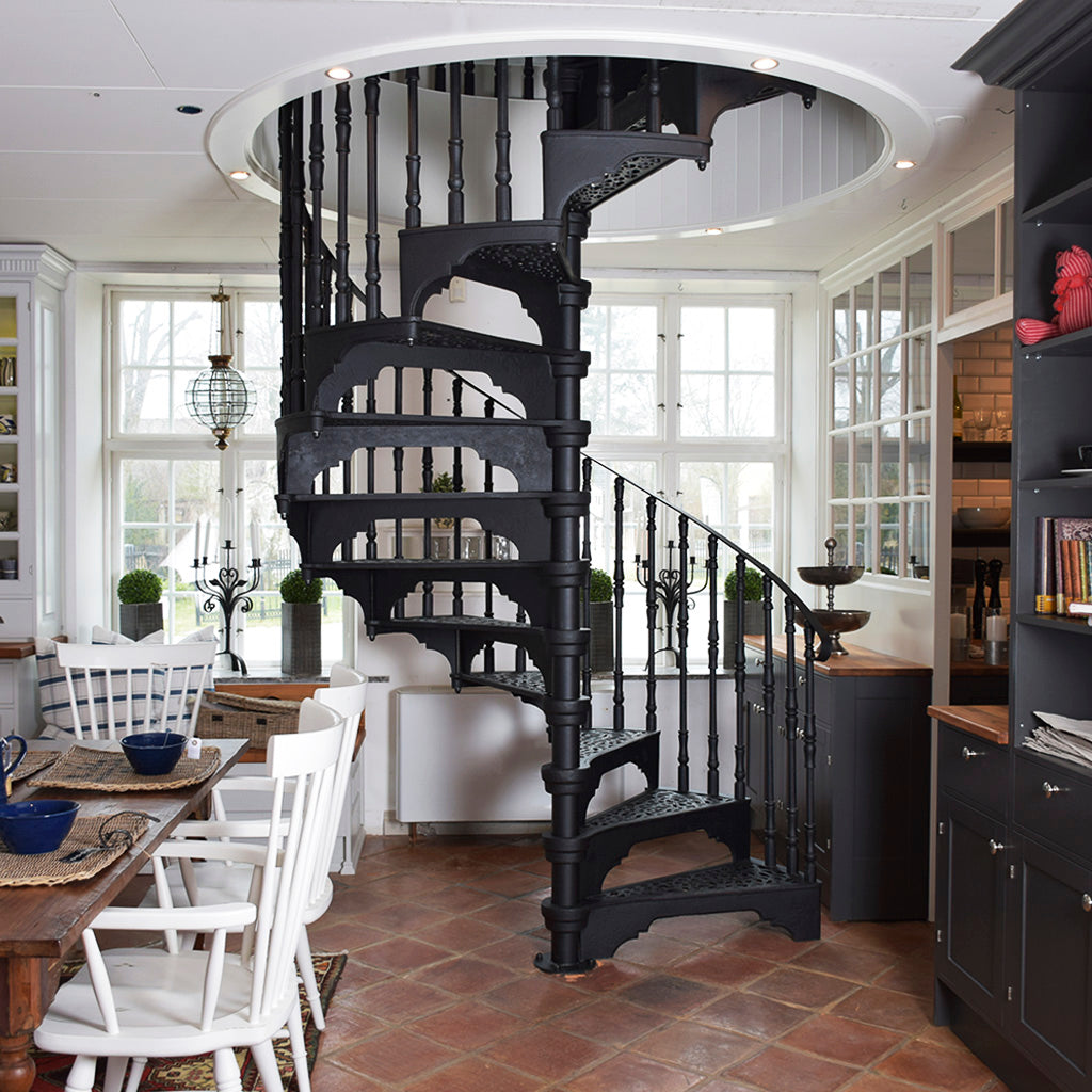 Måttanpassad spiraltrappa i stål