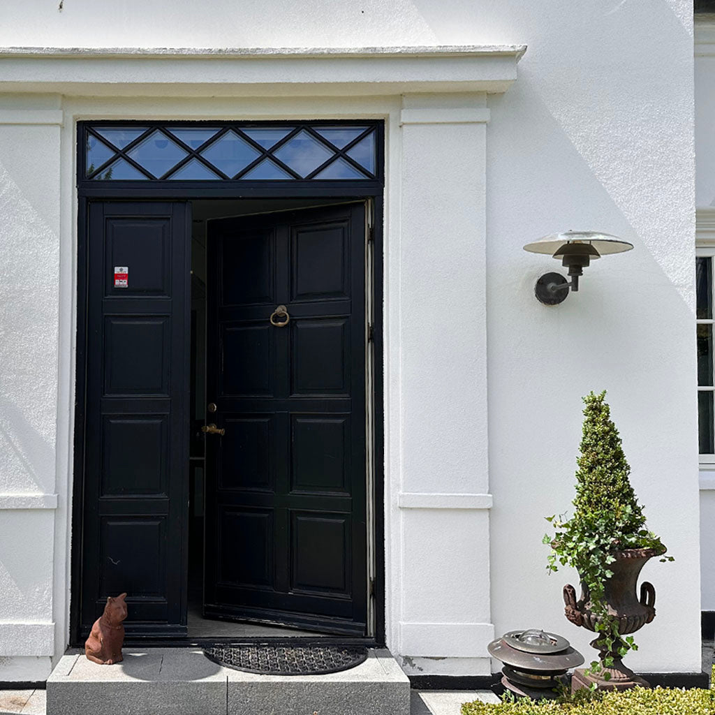 Dorchesterurna i gjutjärn med sockel