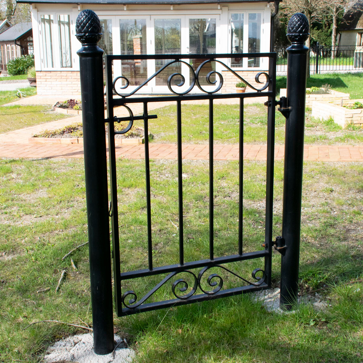 Gottåsa måttanpassad smidesgrind enkel med stolpar