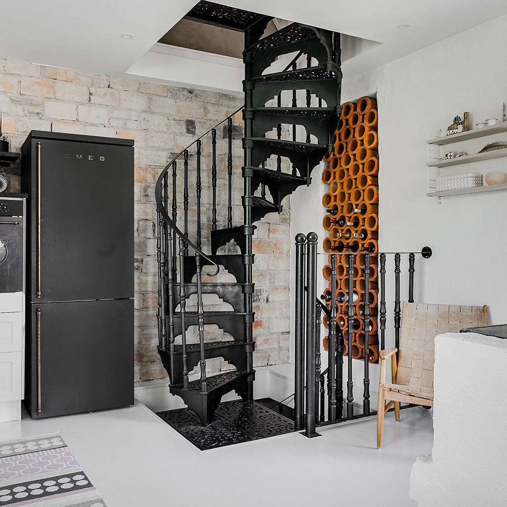 Måttanpassad spiraltrappa i stål