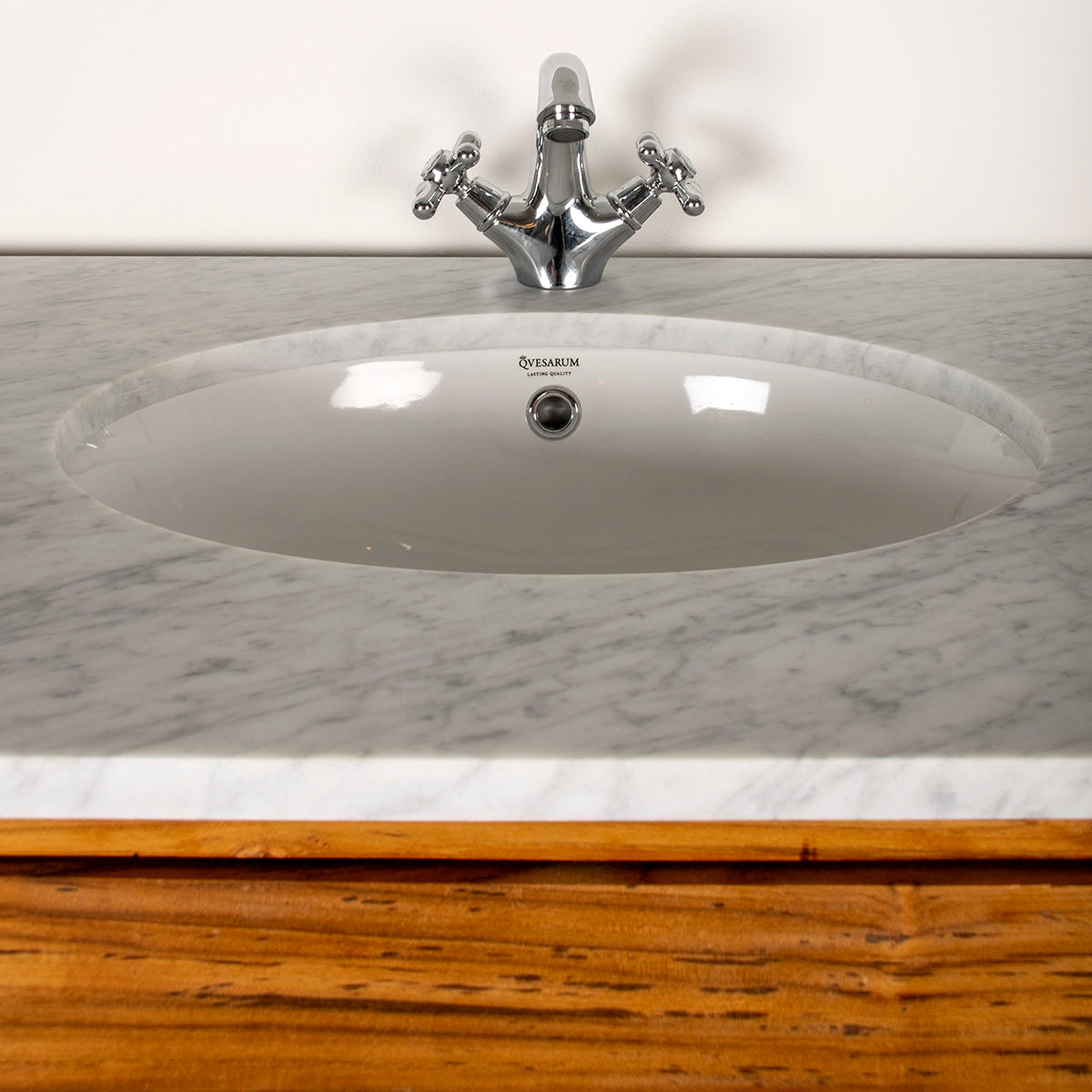 Kommod Adele i teak med marmorskiva