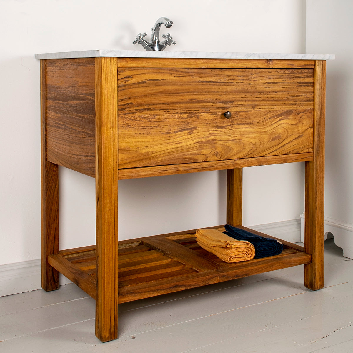 Kommod Adele i teak med marmorskiva