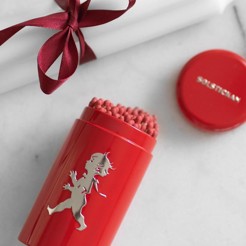 Solstickan tändsticksrör rött