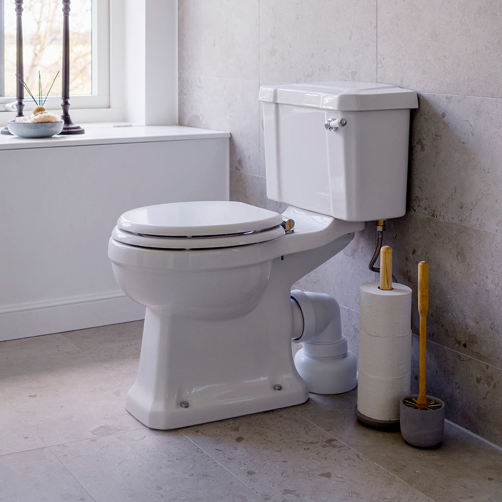 WC borste i oljad björk