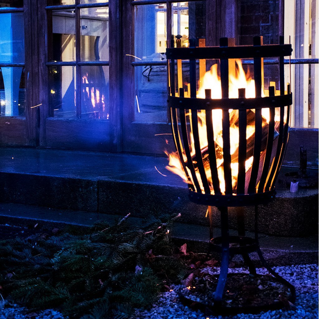 Eldkorg i smide stor