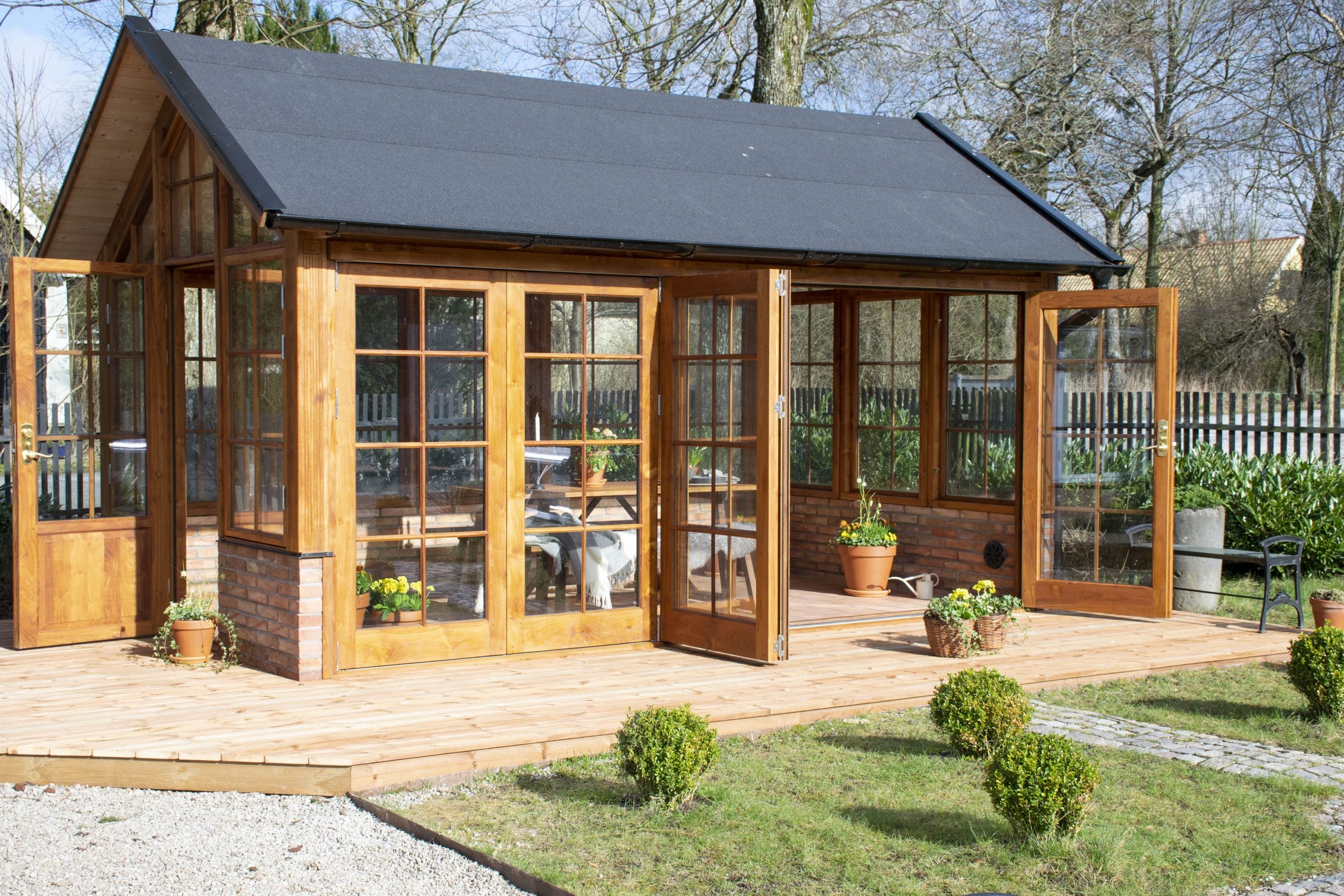 Måttanpassat vikdörrsparti i trä