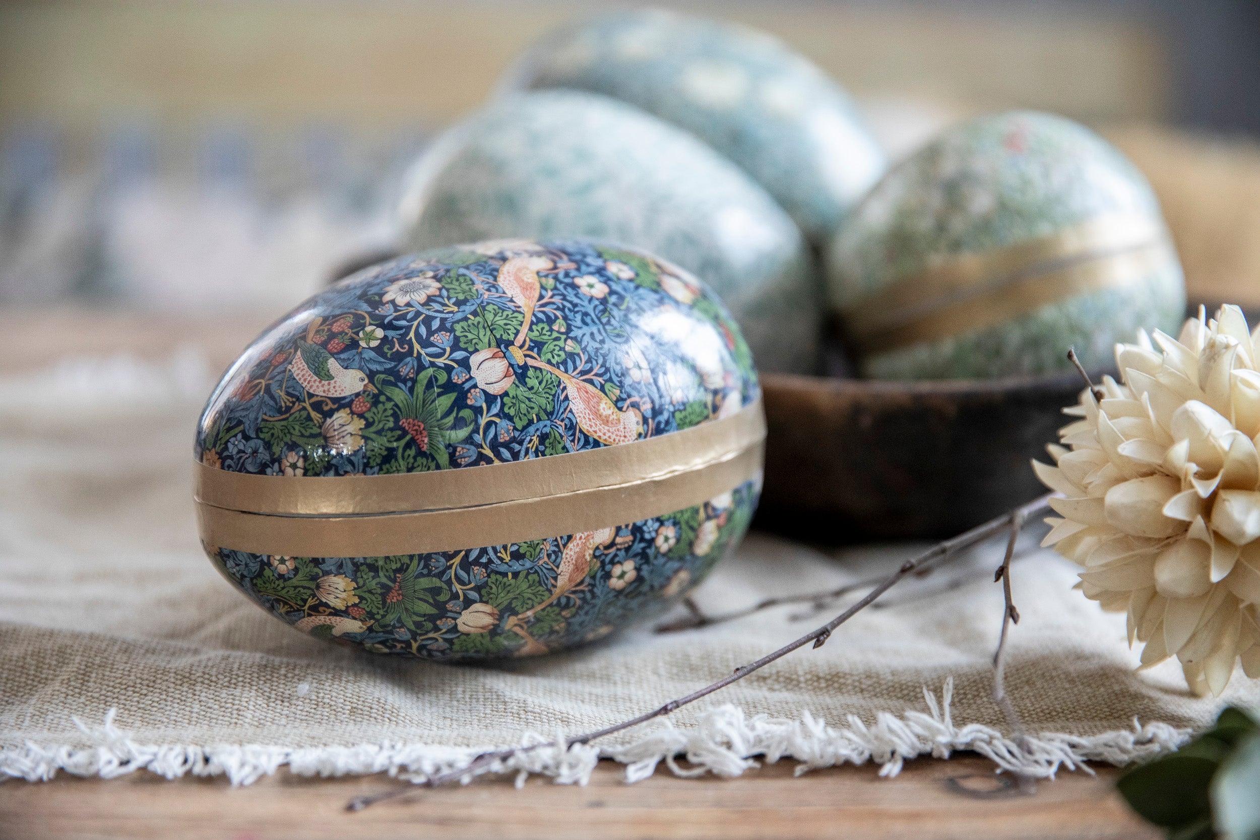 Osterei 15 cm William Morris Strawberry Thief