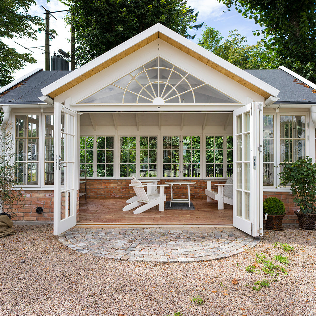 Måttanpassat vikdörrsparti i trä