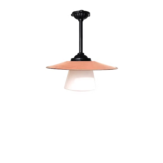 Vägglampa med nedåtriktad 40 cm arm och opalglas - Kulturbelysning Stationslampa