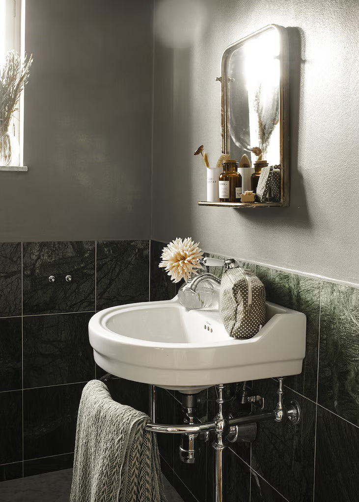 Badrumsspegel Karin med hylla Antik silver stor