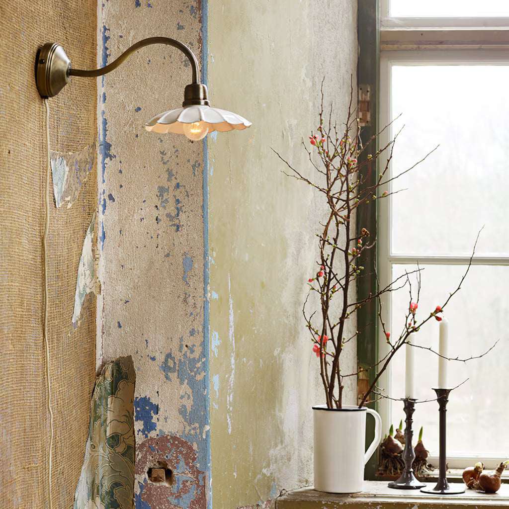 Vägglampa Gustav Vit/Antik Mässing