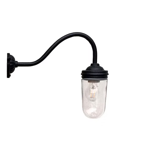 Glasbrukslykta 90 Krok Kort är en utelampa i gjutjärn, formad med den klassiska glasbrukskroken