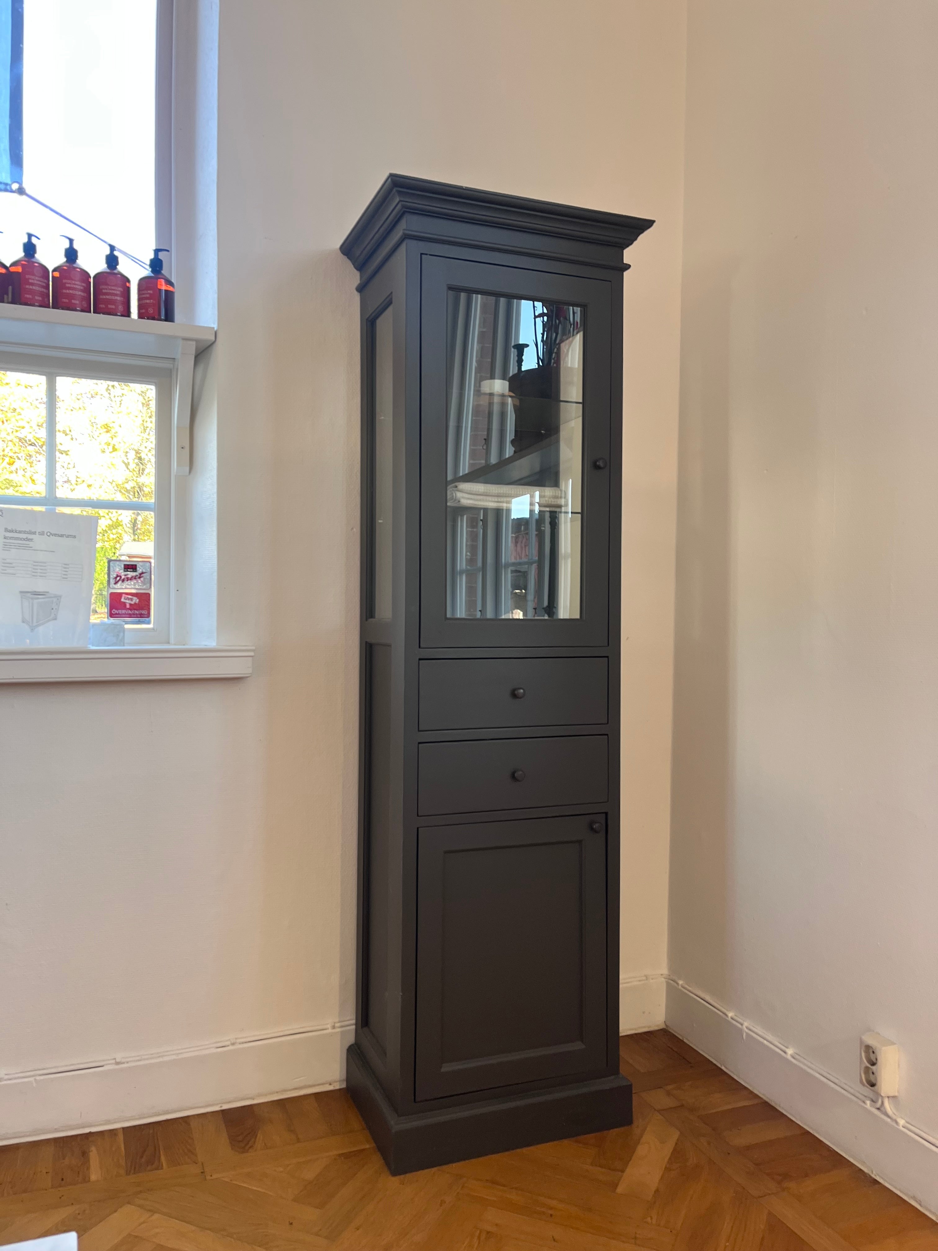 Högskåp badrum Agnes antracitgrå (utställningsexemplar)