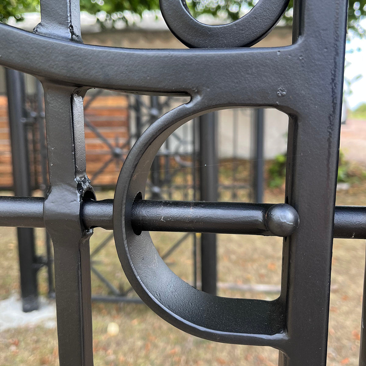 Valdemarsro smidesgrind enkel med stolpar (lagervara)