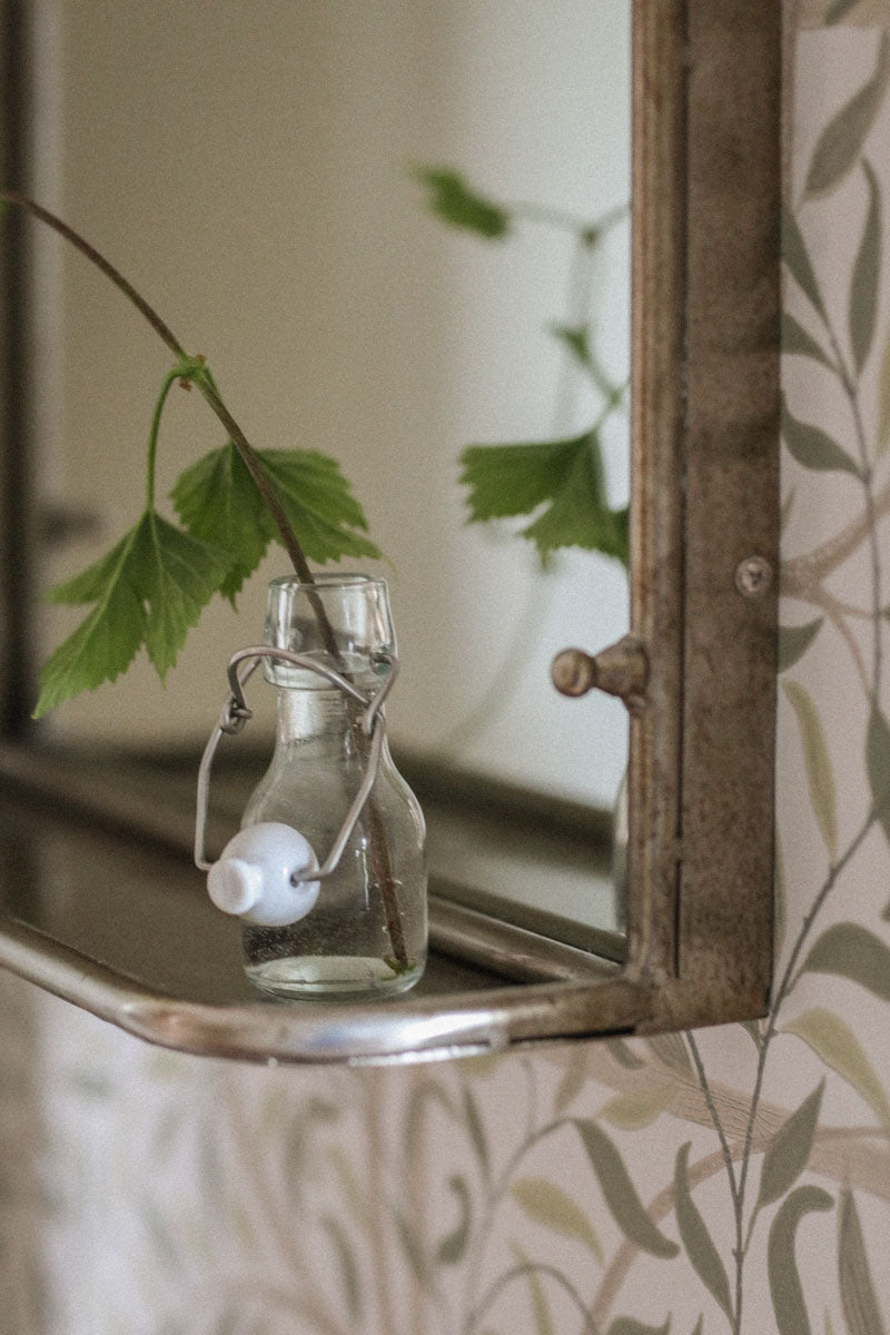 Badrumsspegel Karin med hylla Antik silver stor