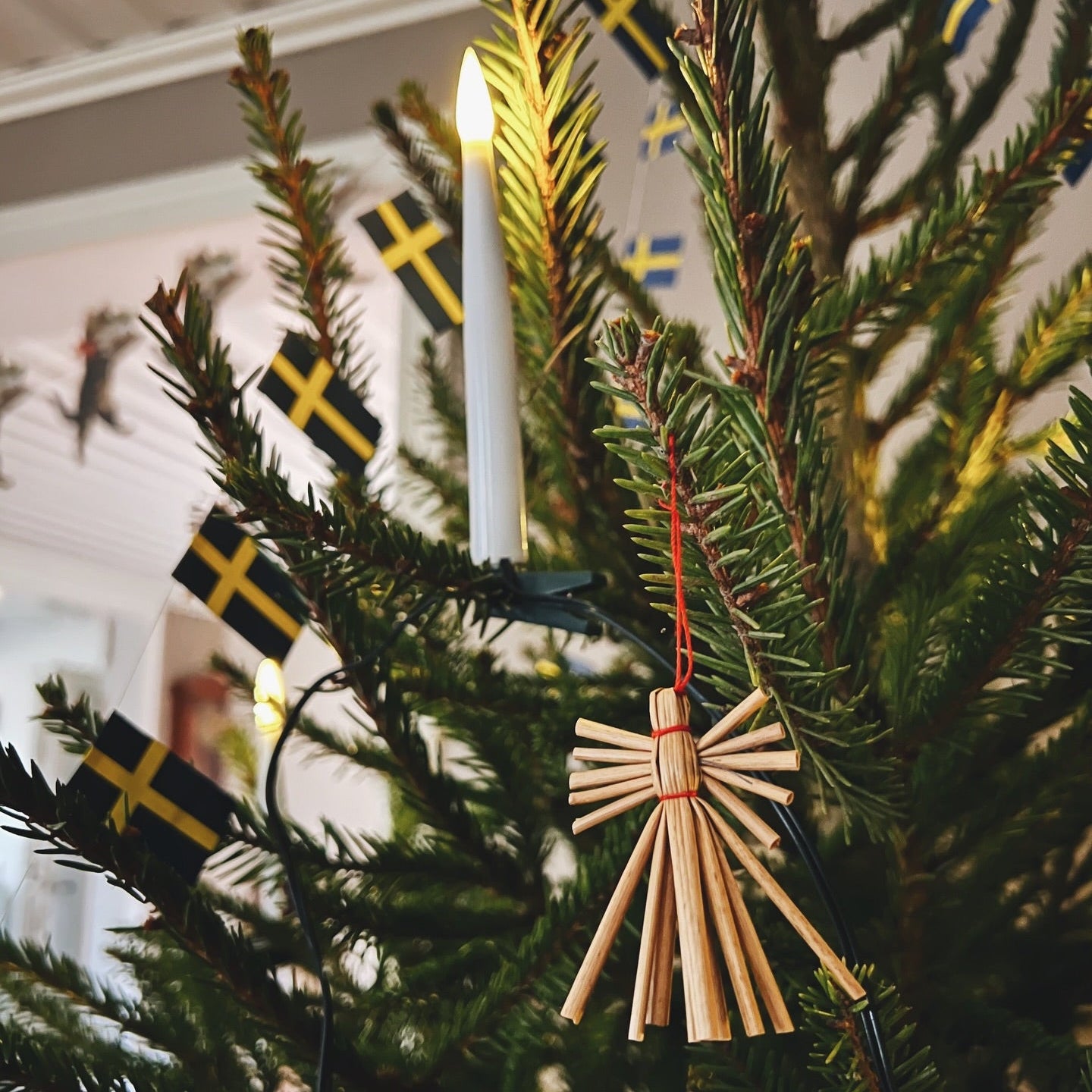 Weihnachtsbaumanhänger aus Stroh