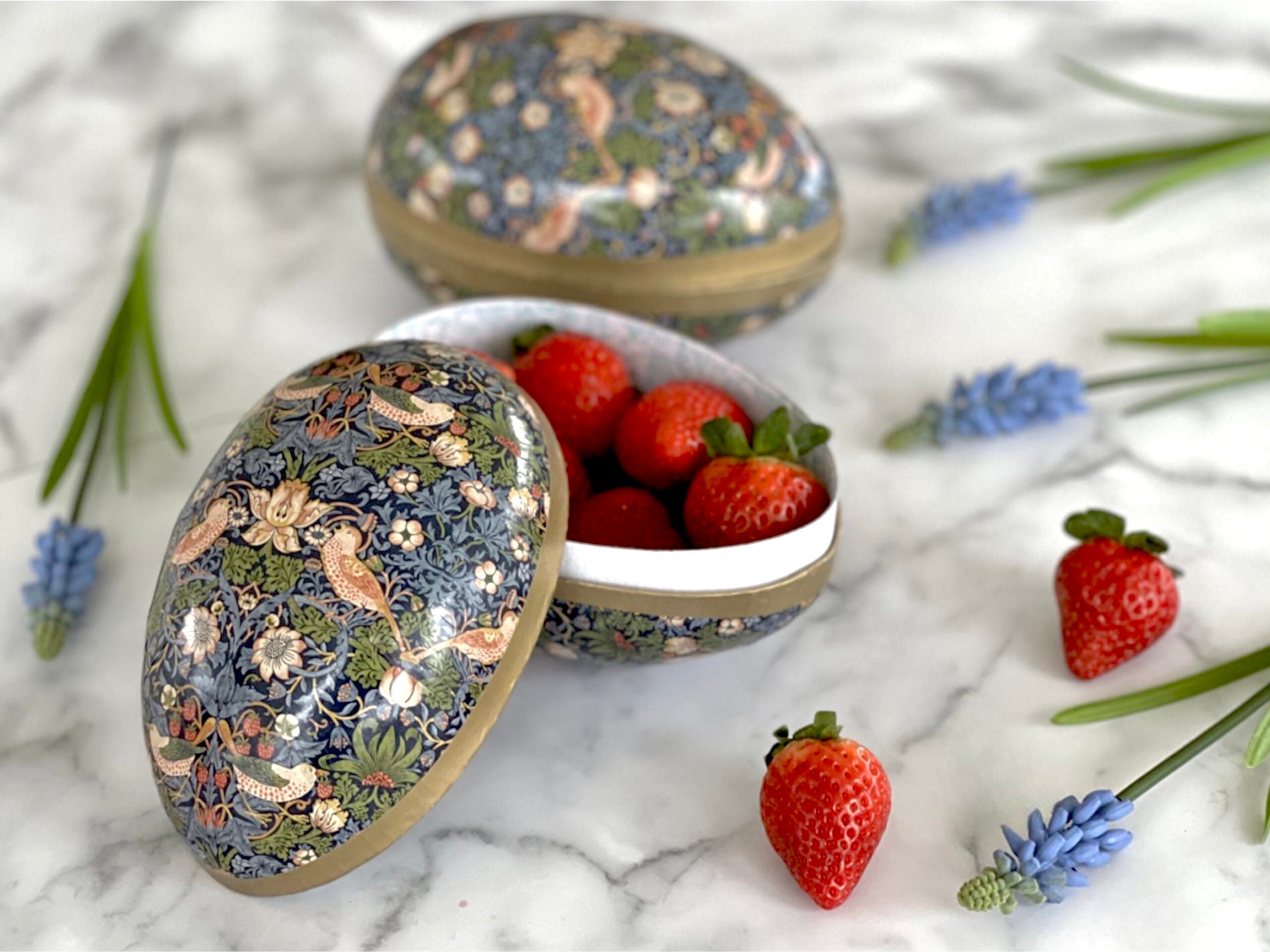 Osterei 15 cm William Morris Strawberry Thief